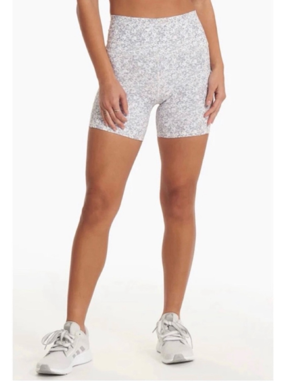 NWT VUORI Studio Pocket Short in Light Micro Mini Camo Size XL